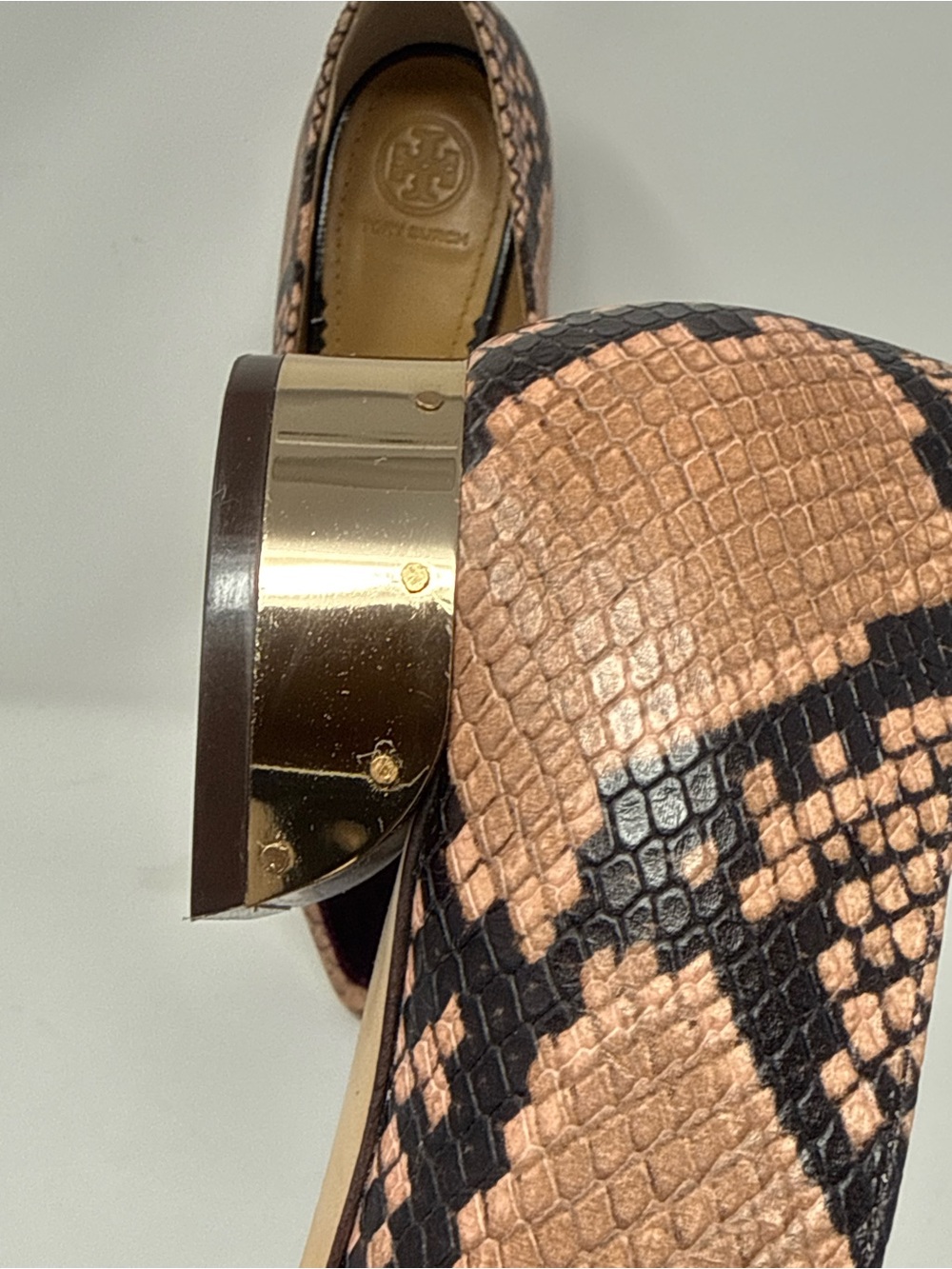 Tory Burch Burgundy Velvet Loafer with Snake-Print Trim and Gold Chain. Size 7. - Picture 14 of 14